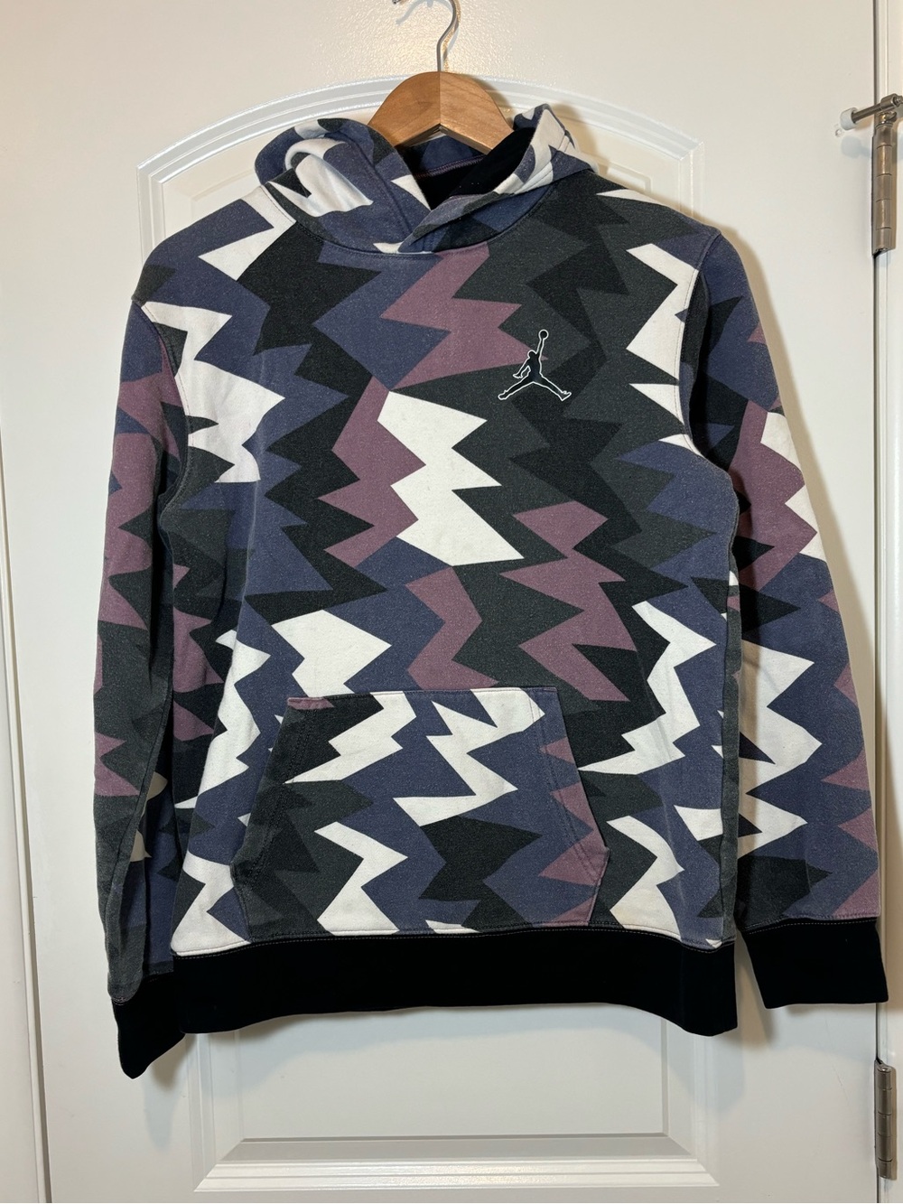 Jordan Zigzag Graphic Pullover Hoodie - Black, Purple, White #589